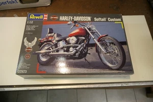 Revell Harley Davidson FXSTC  Softail Custom Bausatz 1:9. OVP, NEU, versiegelt - Bild 1 von 5