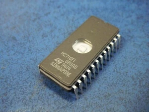 ST Micro M2716F1 Chip di memoria IC EPROM 2Kx8 - Foto 1 di 4