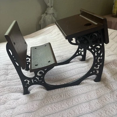 American Girl Doll Pleasant Company Samantha Escritorio Escolar Hierro Fundido Madera Retirada Foto 1 de 4