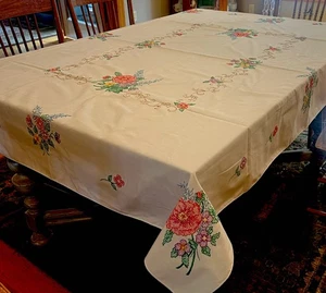 Vintage Handarbeit weiß Tischdecke bestickt Kreuzstich Blumen 49” x 67” - Bild 1 von 13