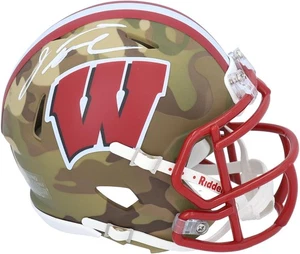 Mini casco alternativo camuflado firmado por Jonathan Taylor Wisconsin Badgers - Imagen 1 de 2