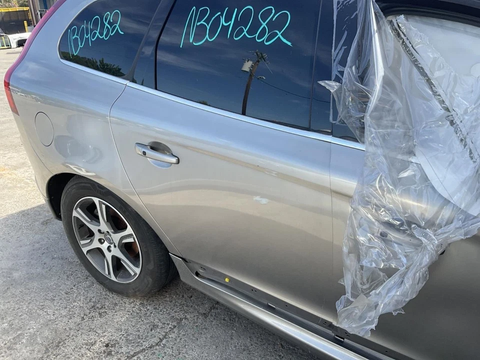 Passenger Right Rear Side Door XC60 Fits 09-13 VOLVO 60 SERIES 2164379 - Image 1 of 1