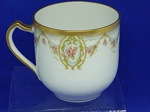 VINTAGE HAVILAND & CO. LIMOGES TEA CUP PINK FLOWERS & GOLD TRIM - Picture 1 of 9