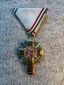 Hungary, 1944- Political Prisoner Commemorative Cross medal with sworda - Picture 1 of 4