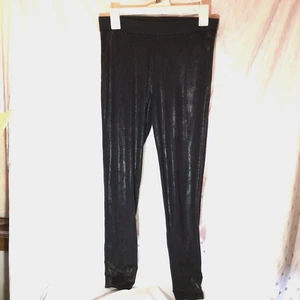 WOMAN'S VICTORIA'S SECRET LEGGINGS. SIZE MEDIUM. NWOT - Picture 1 of 3
