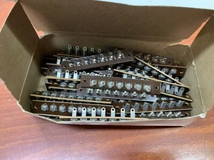 **25-PCS Morsettiera RCA 17-7 7 Posizioni Vite Feed-Through Saldatura Anse - Foto 1 di 5
