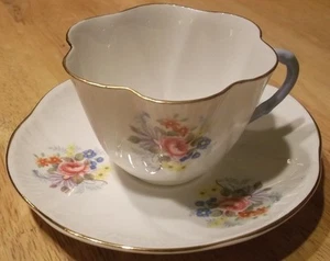 SHELLEY Flowers Roses TEA CUP AND SAUCER Bone China England - Picture 1 of 9