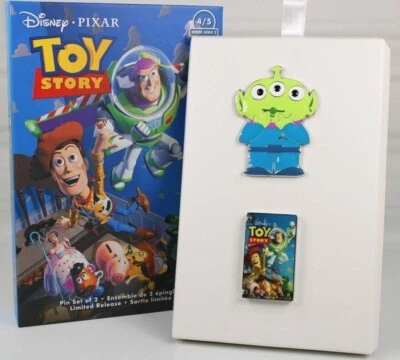 CONJUNTO DE PINOS DISNEY TOY STORY ALIEN VHS LANÇAMENTO LIMITADO CONJUNTO DE 2 COM CAIXA DE COLECIONADOR - Imagem 1 de 4