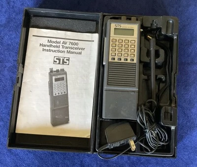 Transceptor portátil de aviación de 720 canales STS AV7600 en estuche rígido manual Foto 1 de 4