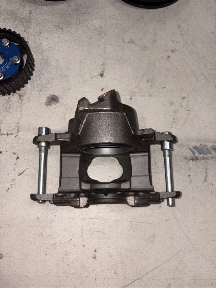 Pinças de freio dianteiras direitas para 1972-74 Chevy Blazer RWD 1975-78 GMC C15 Suburban - Imagem 1 de 4