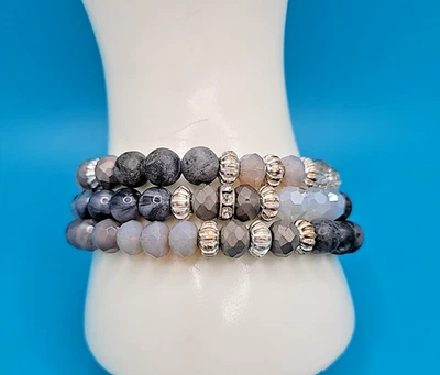 Pulsera envolvente de diamantes de imitación gris plateado Foto 1 de 4