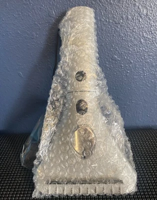 Avon-Easy Reach- Heated Electric -Auto -Windshield Scraper -NIB - Image 1 of 4