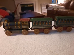 1920s Ohio Art TIN LITHO TRAIN Locomotive & two passenger cars ORIGINAL BOX - Picture 1 of 12
