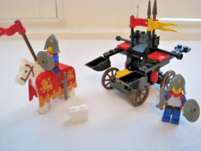 Vintage LEGO 6039 Castle TWIN ARM LAUNCHER Complete - No Box or Manual - Image 1 of 4