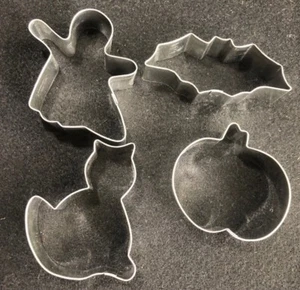 New Wilton Halloween 4 Pieces Cookie Cutter Set Bat Ghost Pumpkin Cat 2 - Imagen 1 de 4