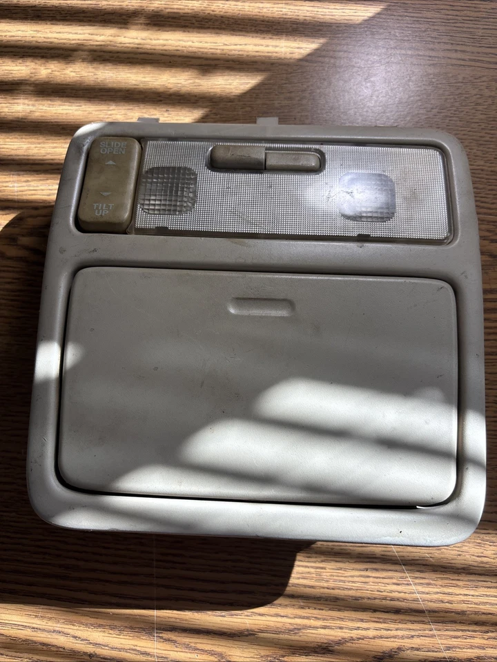 2000-2004 Toyota Avalon Genuine OEM Gray Overhead Console Sunroof Dome Light TAN - Image 1 of 3