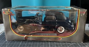 Signature Models 1938 CADILLAC V16 FLEETWOOD 1/18 Diecast Car Dark Blue w/Box - Picture 1 of 4