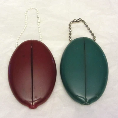 2 Llavero Monedero Vintage Goma Verde y Rojo Foto 1 de 4