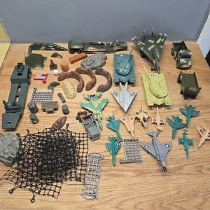 Lote De Vehículos Y Aviones De Colección Ejército Militar - Plástico Y Metal - Tanques - Imagen 1 de 12