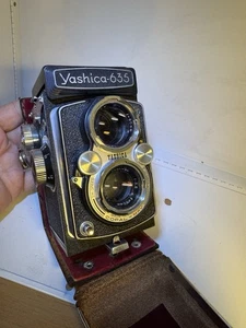 Yashica 635 Medium Format Film Camera TLR W/ Yashikor 80mm 3.5 & 35mm KIT + Case - Picture 1 of 6