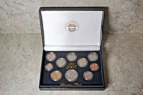 World Reserve Monetary Exchange 2007 Denver Mint Set UNC Cover