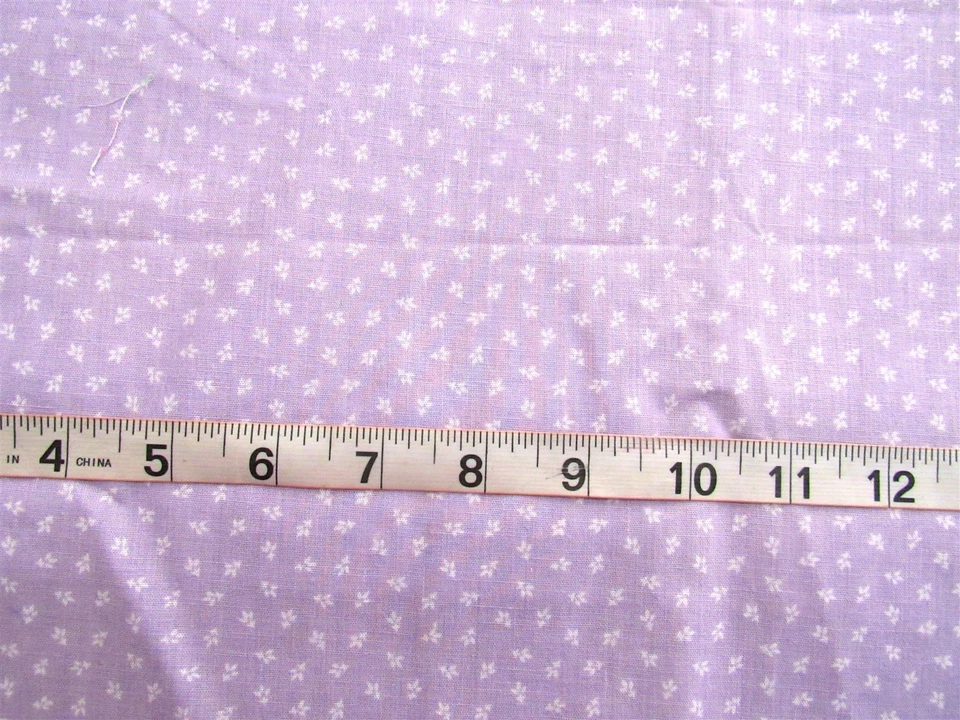 1 yd Prewashed Cotton Fabric Lilac with White Flowers Foto 1 de 1