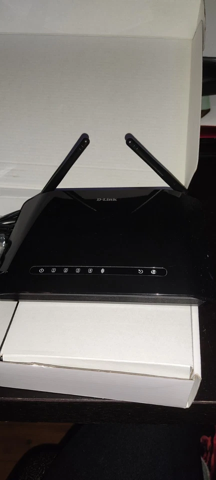 D-Link Modello DSL-2740B Usato Condizioni Buone + Cavi - Immagine 1 di 4