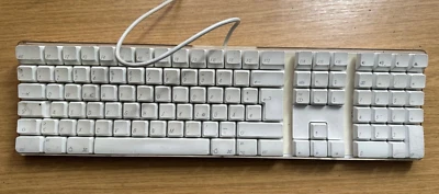 Apple Pro Keyboard A1048 Tastatur Deutsch USB Weis Gebraucht - Bild 1 von 3