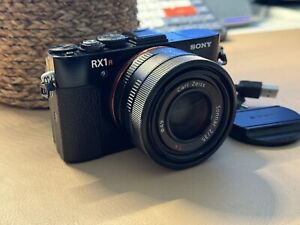 Sony RX1R II 42MP Professional Full Frame Camera Zeiss 35mm 2.0 | Mint Condition