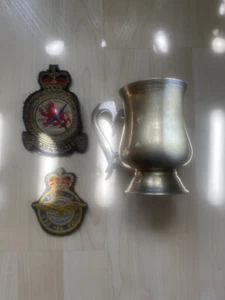 Royal Air Force memorabilia Tankard And 2 X Bagdes - Picture 1 of 8