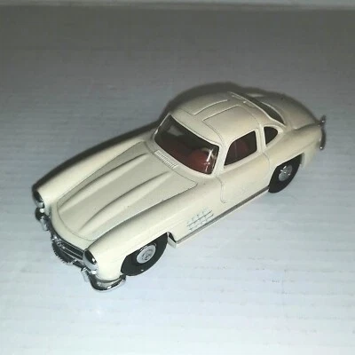 MERCEDES BENZ 300 SL 1955 BIANCO DY-12 DINKY MATCHBOX SCALA 1/43 NO BOX - Immagine 1 di 3