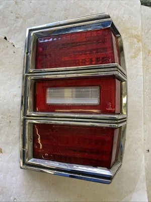 Luz trasera derecha Chevrolet Caprice Station Wagon 1980-1990 buen uso. Foto 1 de 4