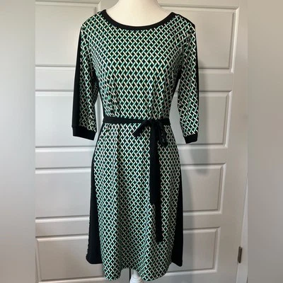 Vestido Emma & Michele Estampado Geométrico Cinturón Verde Blanco Negro Carrera Midi Pequeño Foto 1 de 4