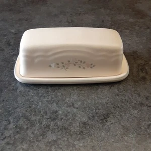 Vintage Pfaltzgraff Covered Butter Dish "Remembrance" For 1/4 lb Stick Retired - Picture 1 of 3