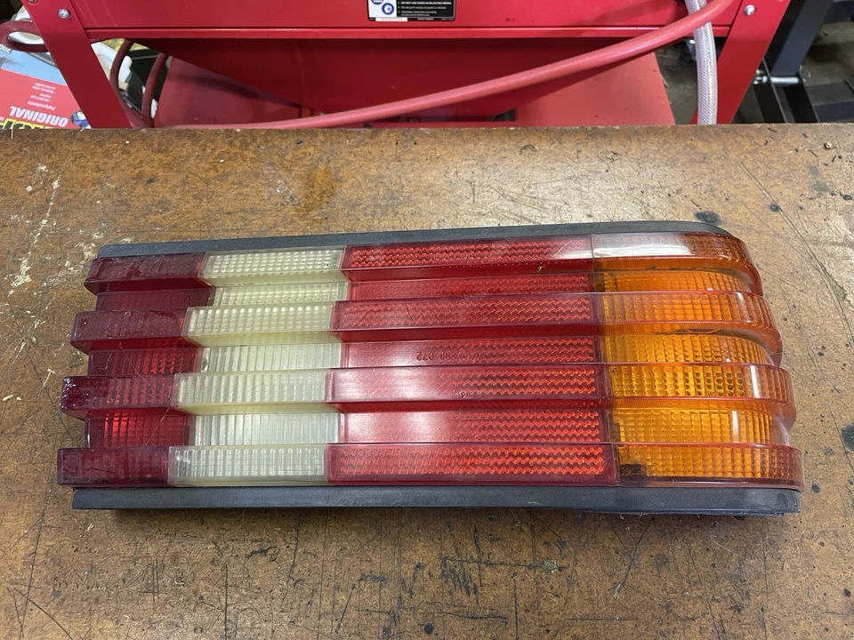 81 - 91 Mercedes Benz W126 Tail Light Lens, Left 300SD 380SE 380SEL - Image 1 of 4