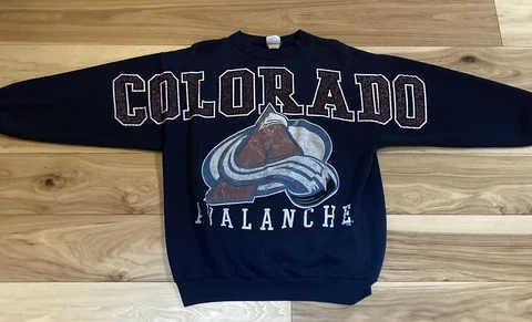 Vintage COLORADO AVALANCHE Magic Johnson 90s NHL Spell Out Sweatshirt Medium USA Cover