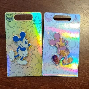 * Juego de 2 pines* Mickey Mouse 50 Aniversario Parques Disney EARidescent Rosa Azul WDW - Imagen 1 de 3
