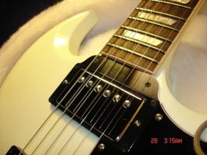 Gibson SG Guitar Tenon Cover Plate - 2 ply Black/White - Picture 1 of 2