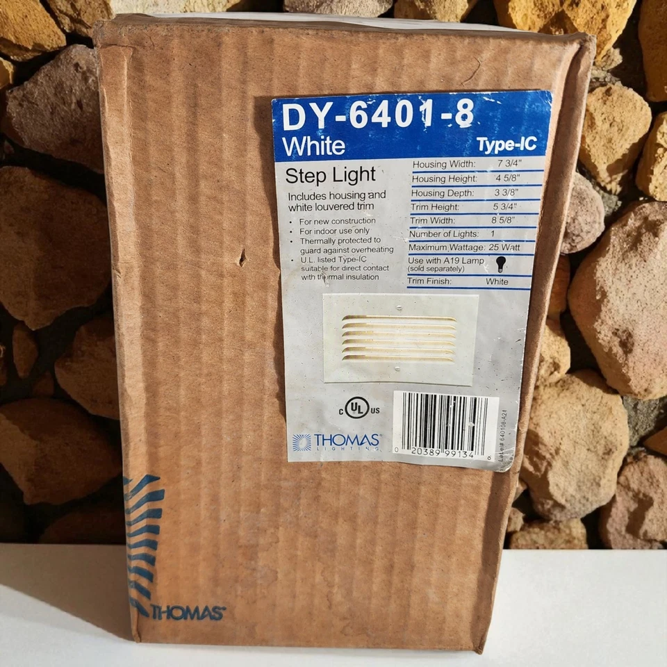 New Thomas Lighting White DY-6401-8 Step Light NIB - Image 1 of 4