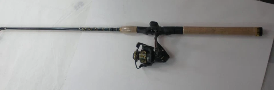 Penn 1518041 BTLIII1000661L BattleIII 6Ft 6" 1pc Light Spinning Rod Reel Combo - Image 1 of 4