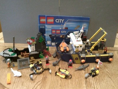 Lego City 60095 Deep Sea Exploration Vessel (Complete) Bas - Image 1 of 4