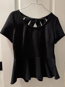 Guess Women’s Top Large NWT - Picture 1 of 3
