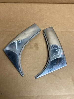 Пара угловых отделок заднего стекла 1951 Ford Club Coupe - Изображение 1 из 4