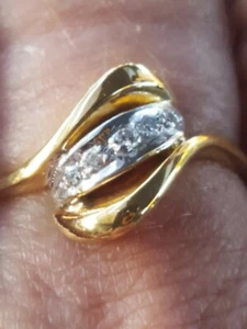 Anillo de diamantes de corte redondo de oro amarillo macizo de 10 quilates - Imagen 1 de 12