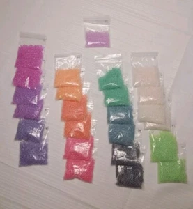 Verschiedene ALLE Rocailles aus Glas Beutel 13 Farben 25 kleine Beutel 1 Pfund - Bild 1 von 4