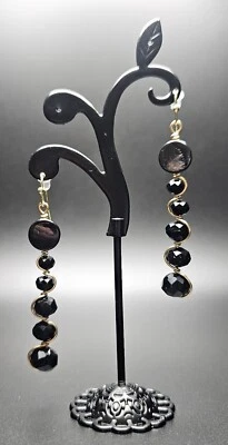 Pendientes colgantes de oro con botones de madreperla negros vintage y cuentas negras Foto 1 de 3