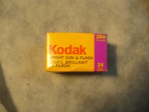 KODAK BRIGHT SUN & FLASH 200 35 MM FILM 24 EXP. NEU L👀k!! - Bild 1 von 2