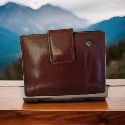 Cartera Etienne Aigner Cuero Borgoña Triple con Bloqueo de Beso Monedero Foto 1 de 4