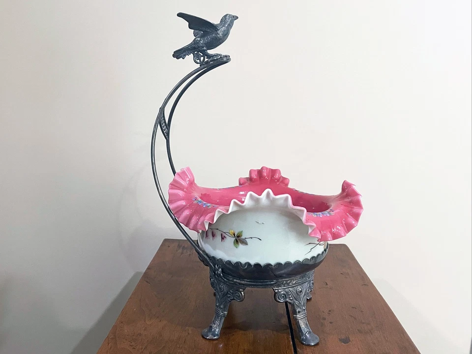 Антикварная ВИКТОРИАНСКАЯ СЕРЕБРЯНАЯ КОРЗИНА ДЛЯ НЕВЕСТ ROCKFORD — РОЗОВЫЙ КОРПУС И ЭМАЛИРОВАННАЯ ЧАША - Изображение 1 из 4