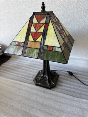 Lámpara Tiffany Lámpara de Mesa Multicolor Artes y Manualidades Pantalla Base de Metal Foto 1 de 4